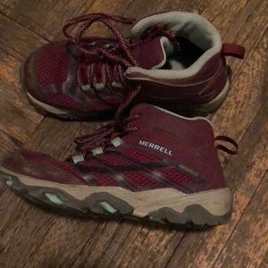Girls hiking boots